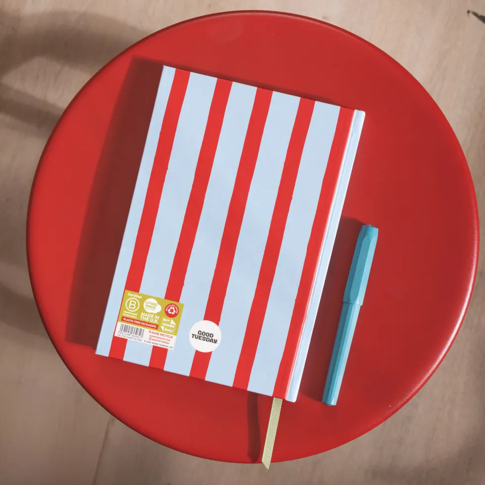 Kalendarz tygodniowy 2027 - Good Tuesday - Red & Blue Stripe
