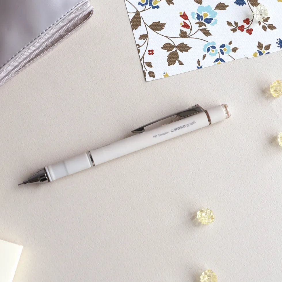 Ołówek automatyczny MONO Graph Grip 0,5 mm - Tombow - Greige