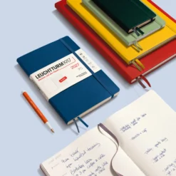 Planer tygodniowy z notatnikiem w kropki 2027 – Leuchtturm1917 – Forest Green A5